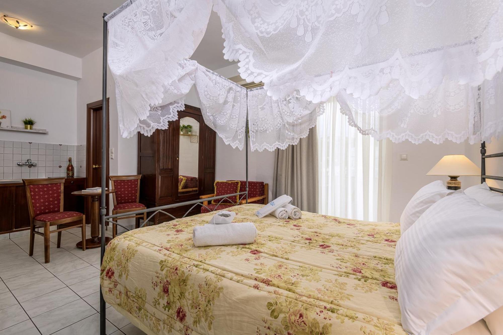 Grikos Hotel Patmos Town Ngoại thất bức ảnh